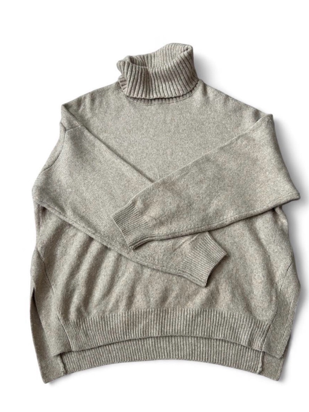 H&M Oatmeal Beige Oversized Turtleneck Sweater Women’s Size Medium